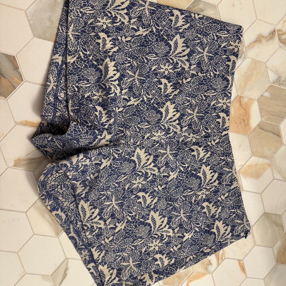 High waist blue patterned shorts Sz L